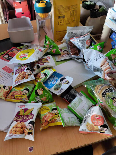 好多零食,送朋友的,.