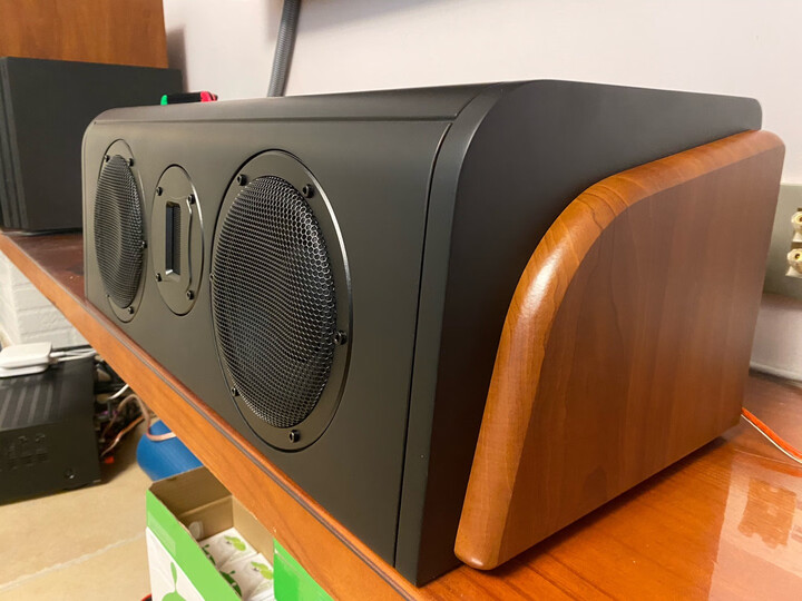 惠威(hivi):"一个好的中置可以把电影人物的对白体现的有层次感可以