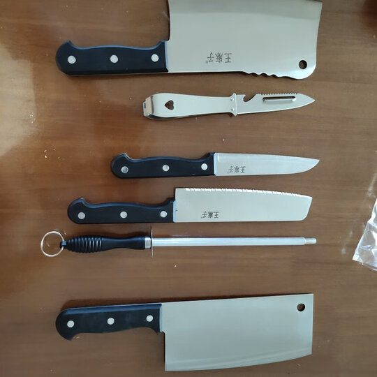 王麻子dd27:"质量非常好,与网上描述的完全一致,每一把刀都特别有质感