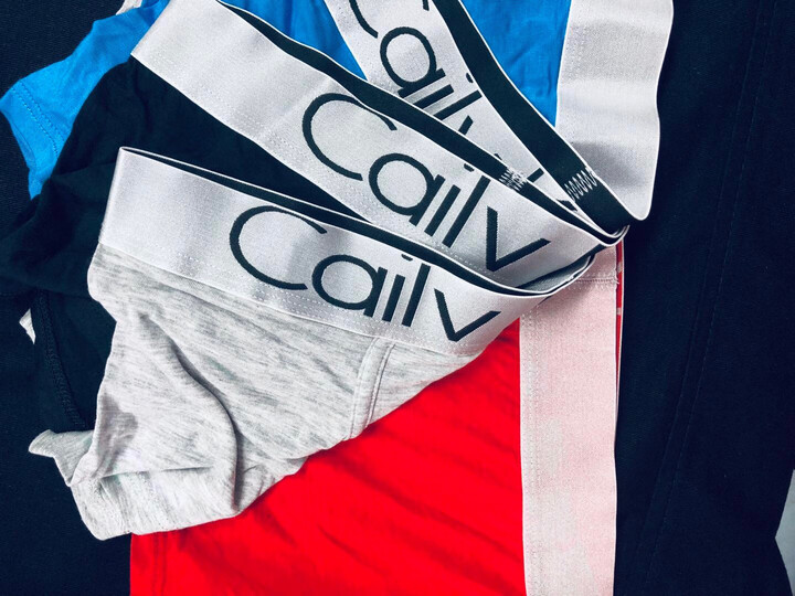 cailv kerini:"短裤的面料很舒适,穿在身上非常的舒服,颜色也是很棒的