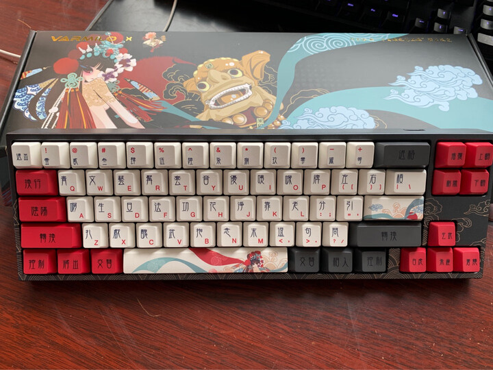 阿米洛(varmilo)花旦娘系列:"键盘挺精致的,造型很紧凑.