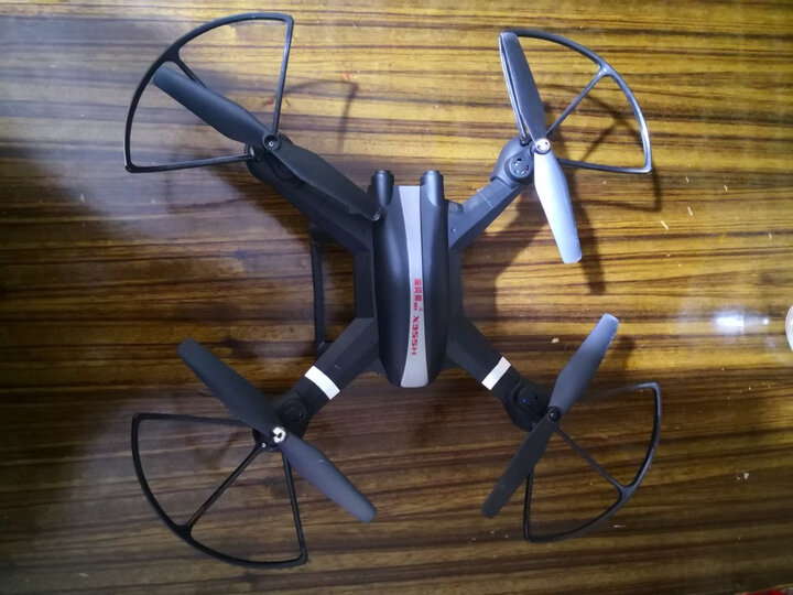 宝贝星(bbs)双摄像头无人机jy03:"外形外观:高端大气上档次产品包装