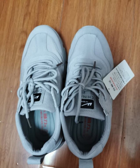 回力(warrior):"外观超赞,穿着也很舒服,透气,做工精细,很不错,上档次