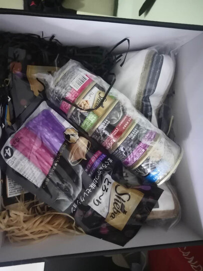 希宝猫粮罐头:"来自朋友的推荐,周围朋友都在买伟嘉,冲着小毯子来的