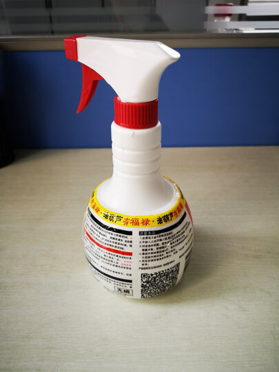 正章油污清洁剂:"这款油葫芦老牌子了,已经用了好多年,超级好用,喷完