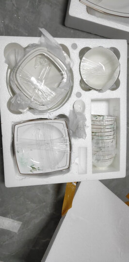 货到了,骨瓷的东西比较轻比较薄.不知道隔热怎么样