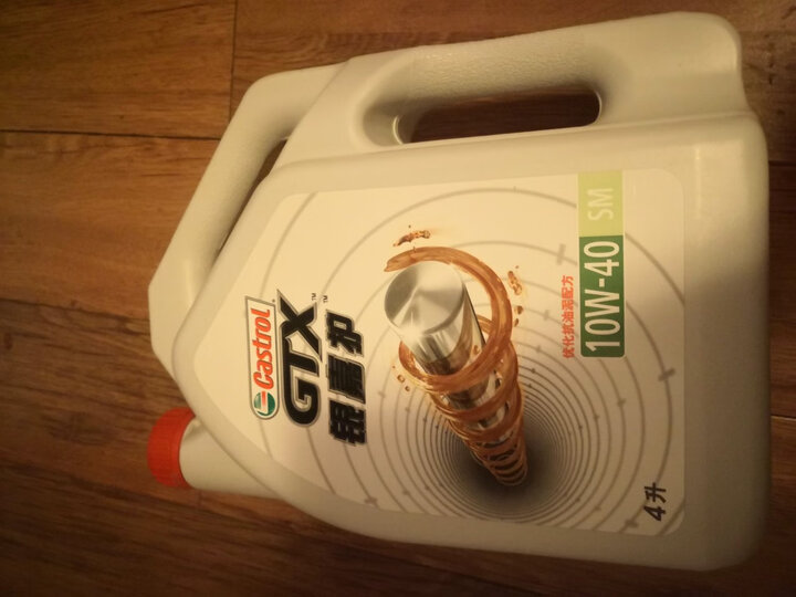 嘉实多矿物油10w-40:"嘉实多机油很好!用了发动机声音很轻,非常省油.