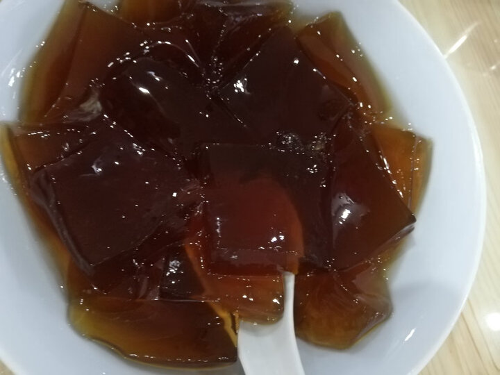 百钻百钻冰粉粉:"第二次买了,很方便的,也很容易做,我每次1500毫升水