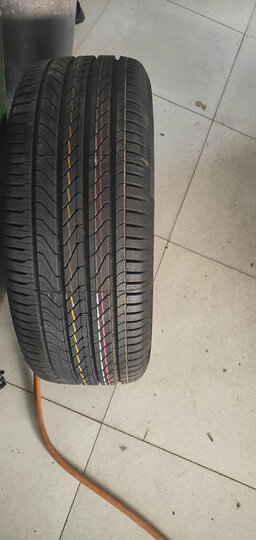 "在荣成斥山铭昊汽车保养中心更换的德国马牌轮胎,门店老板服务热情