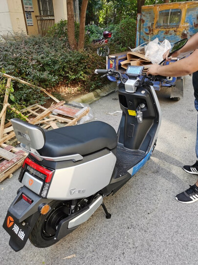 雅迪yd800dqt-6d:"车子质量:结实完美外形外观:时尚 主流外形 看起来