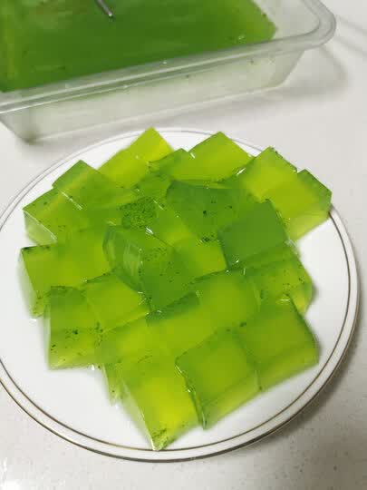 展艺展艺木薯淀粉500g:"这个凉粉特别好哟,操作起来简单方便,这是我做