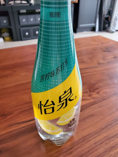 可口可乐苏打水饮料:"口感:柠檬味的苏打水 味道好很多 加上几颗小青