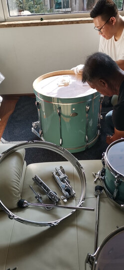 安装老师特别有耐心,一个一个调音.