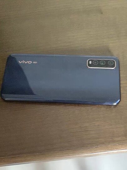 vivoy70s:"挺好的,颜色和运行都还不错,性价比可以.