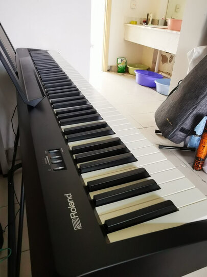 rolandfp10:"冲着手感买的,琴键比想象中的重一点,颜值做工都很棒,u型