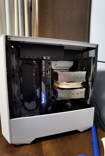 鑫谷开元g5白色机箱:"机箱非常给力,感觉显卡再长点也没问题,我为了