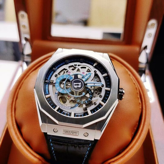 布加迪(bonest gatti):"东西收到戴了下,手表质量不错,总体包装很精致