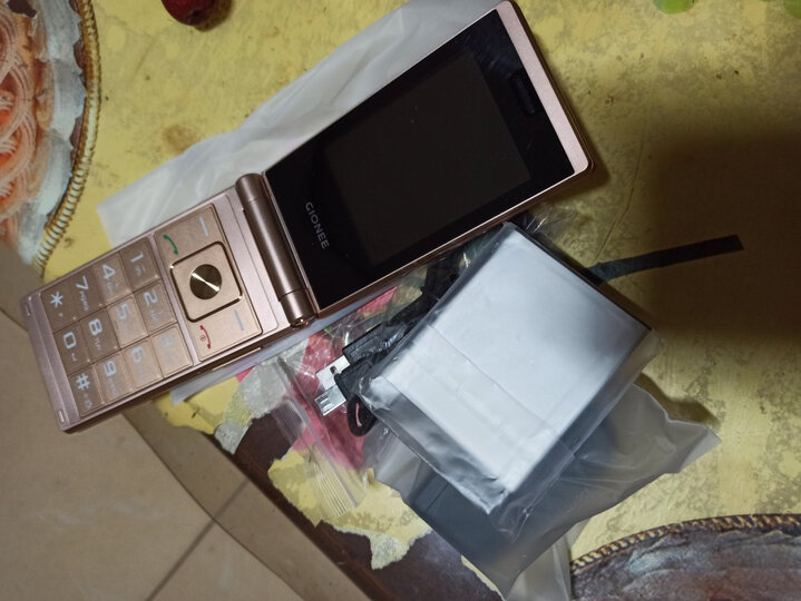 金立(gionee)a880:"字体大,声音大,屏显清晰,待机时间长,品牌机不错的