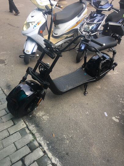 启牛:"电动车非常大气,外观潮流漂亮,做工质量非常棒,电池续航非常