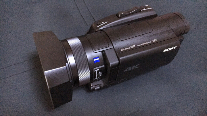 索尼(sony)索尼ax700 :"摄像机收到了,发现原厂包装盒里面的防震纸架