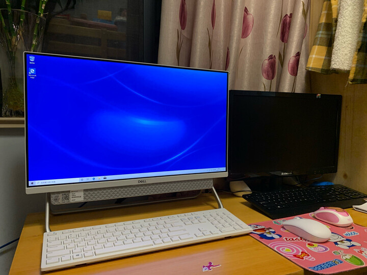 戴尔ins 24-5491-r1728w:"外形外观:颜值很高,清爽的银色与白色非常