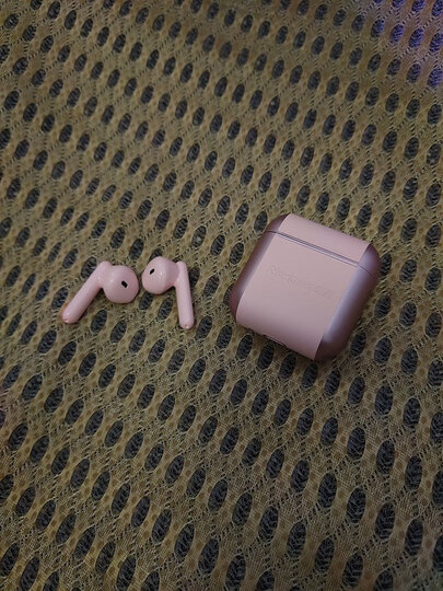 纽曼tws-x3:"耳机佩戴很舒适,不会卡耳朵,久戴也非常好,外观简洁大方