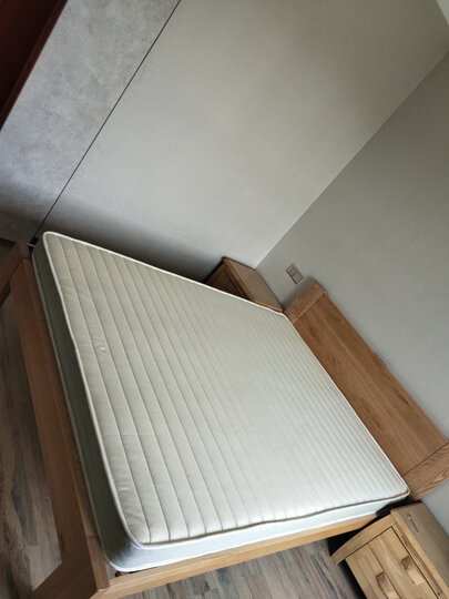 玮兰(weland):"家里的床垫都选择的玮兰床垫,这一款是椰棕加乳胶的,更