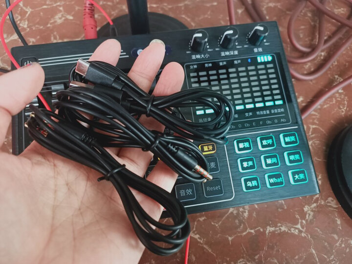 威斯汀(westding)tk80:"不错的一款声卡产品,话筒音质很好,声卡是非常