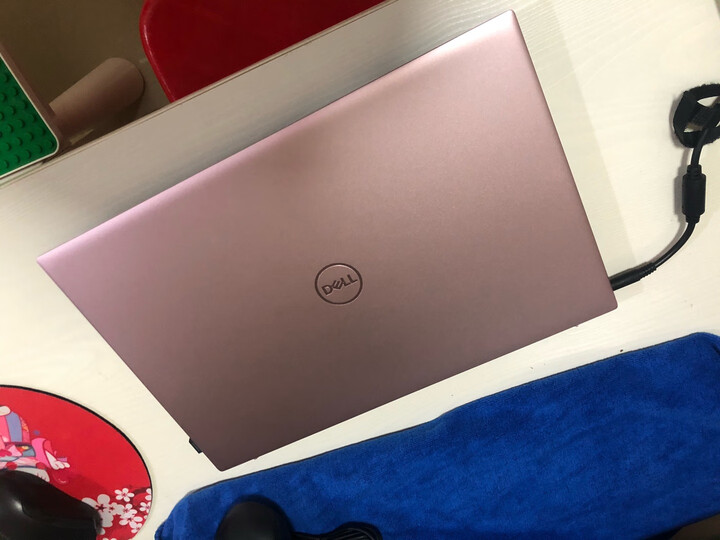 戴尔ins 14-5409:"外形外观:是我喜欢的粉色,其实说来是玫瑰金色,拍不