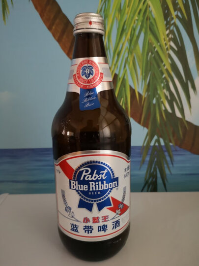 蓝带小蓝王啤酒:"之前喝过蓝带啤酒其他款的啤酒,口味就挺正的,看到这