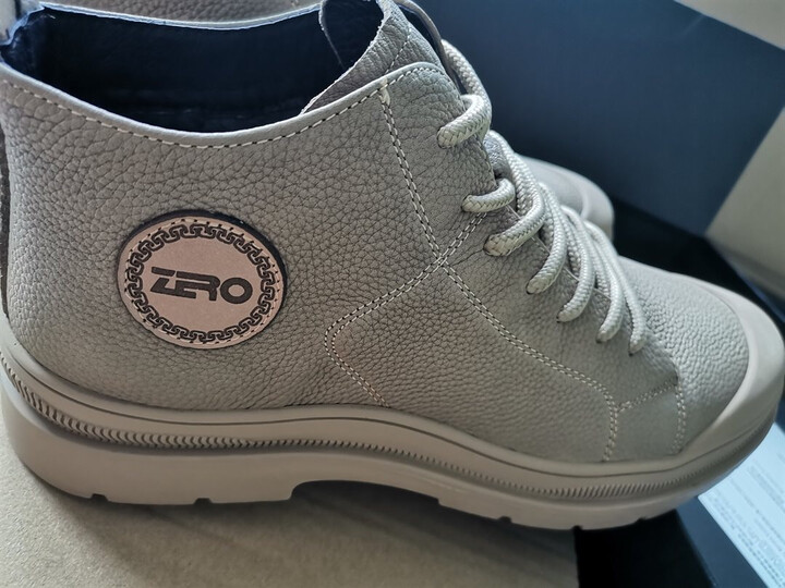 鞋子版型很漂亮很潮很.