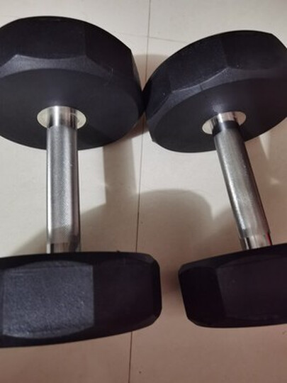 钰鑫:"哑铃质量还是挺好的 用来练肩背的 而且快递速度超级快" - 京东