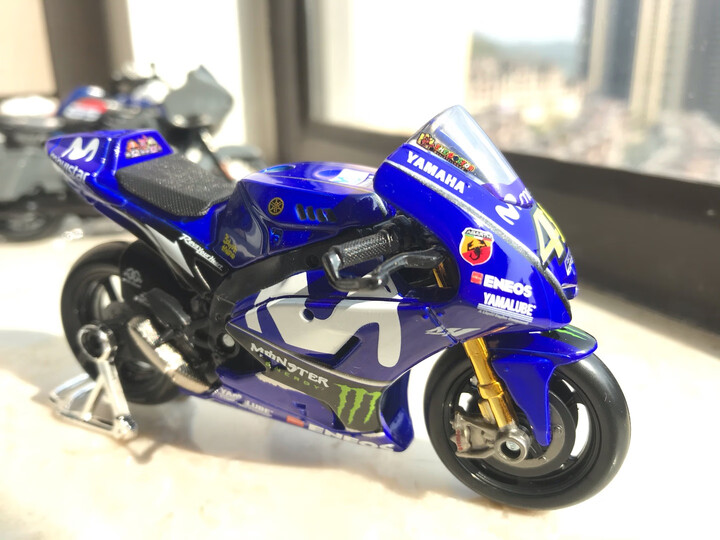 美驰图雅马哈46号gp赛车 罗西:"外形外观:外国好看逼真,罗西的座驾