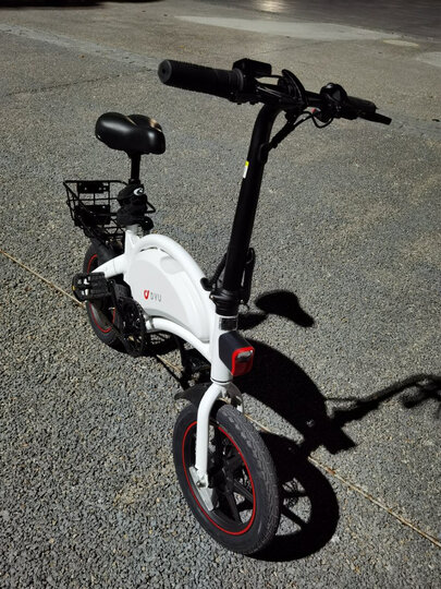 大鱼智行车(dyu)tdt007z:"车子质量:质量不错,开了几天了.