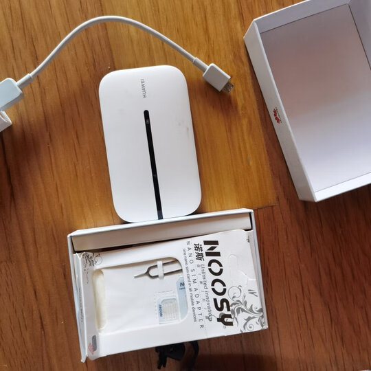 华为(huawei)e5576-855:"传输速度:挺快的,和家里的一样稳定性:稳定性