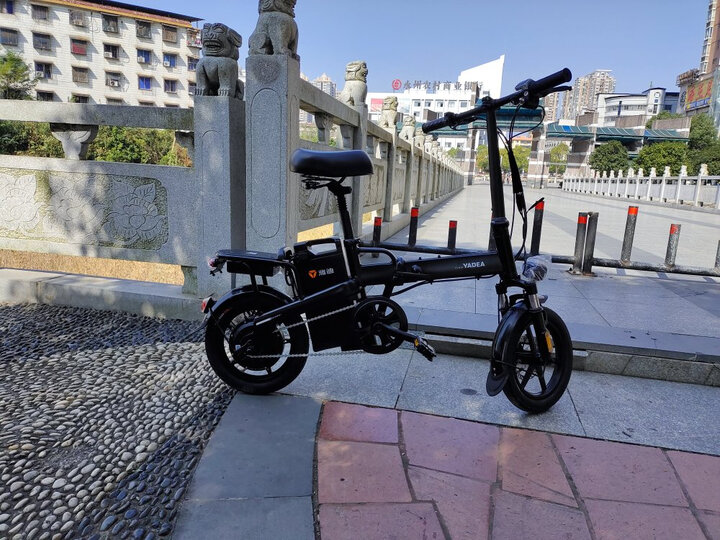 雅迪m321:"m321pro电动自行车比较漂亮,符合预值,做工比较精细,初步