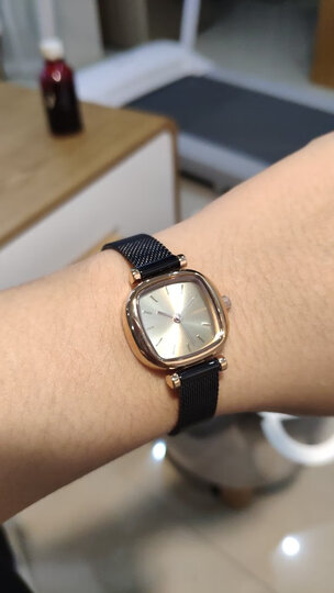 lanzoombremen03:"买这款手表当生日礼物,物流有点慢,当天生日时收到