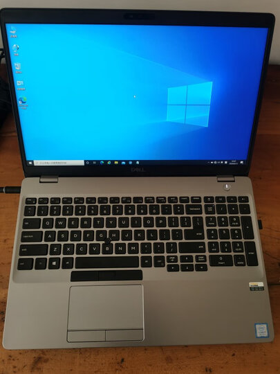 戴尔(dell)precision3551:"这款笔记本工作站外观非常漂亮,银色的机壳