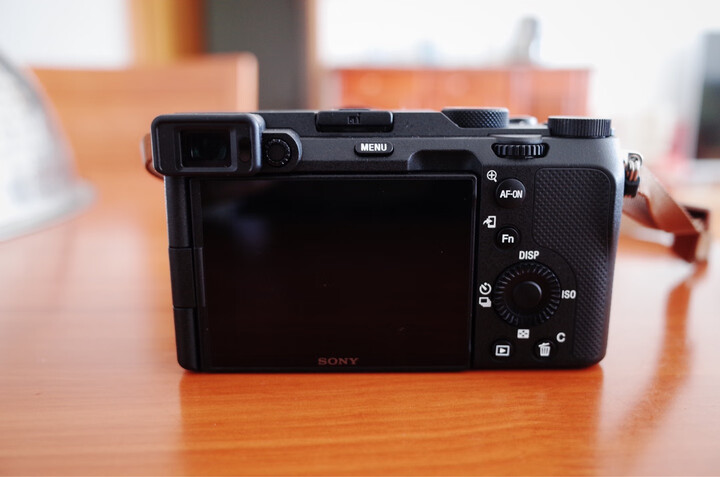 索尼ilce-7c:"成像效果:2400万像素够用反应速度:目前最好的对焦之一