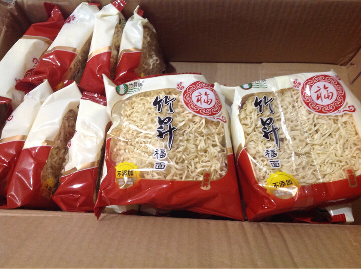 竹升牌:"再不评价面都吃完了,这个方便面在各个方面都很好,卫生方面
