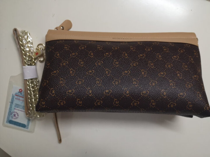 梦特娇手拿包:"太喜欢这个包包了,正好碰上活动,自己又需要,在网上