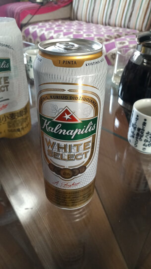 虽然是浑浊型啤酒但是相对于德国啤酒颜色稍浅.泡沫丰富持久,挂杯.