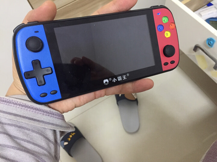 小霸王q500/q900:"找回了童年的感觉,游戏非常多,媳妇和我一起打超级