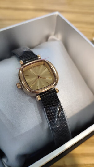 lanzoombremen03:"买这款手表当生日礼物,物流有点慢,当天生日时收到