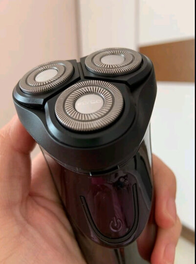 飞科fs318:"飞科剃须刀大品牌,质感很好,立体浮动刀头,非常灵敏,更