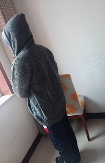 衣服不错,穿着也挺好的,款式很喜欢,挺满意这次购物的.