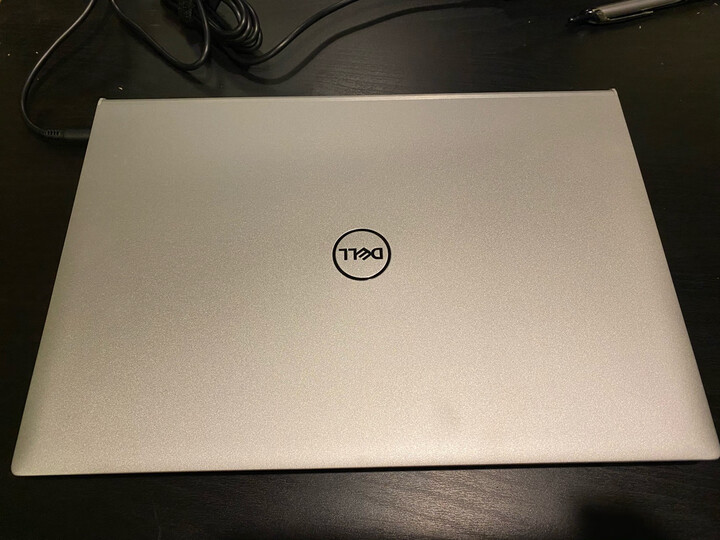 戴尔ins 14-7400:"外观简洁,轻巧,挺好的.