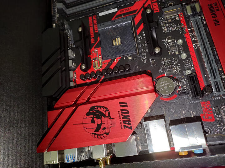 华硕tuf gaming b550m-zaku (wi-fi):"主板能设计成这么有特色也是很
