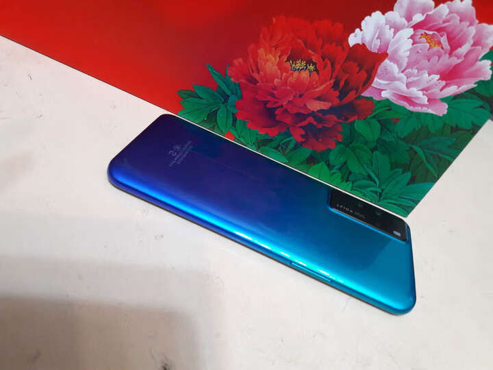 纽曼(newman)纽曼(newman) p400:"给家人买的中秋礼物,月饼加手机,倍