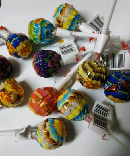 珍宝珠棒棒糖:"现在在京东购物方便,物美价廉,转天就送了,快递员的